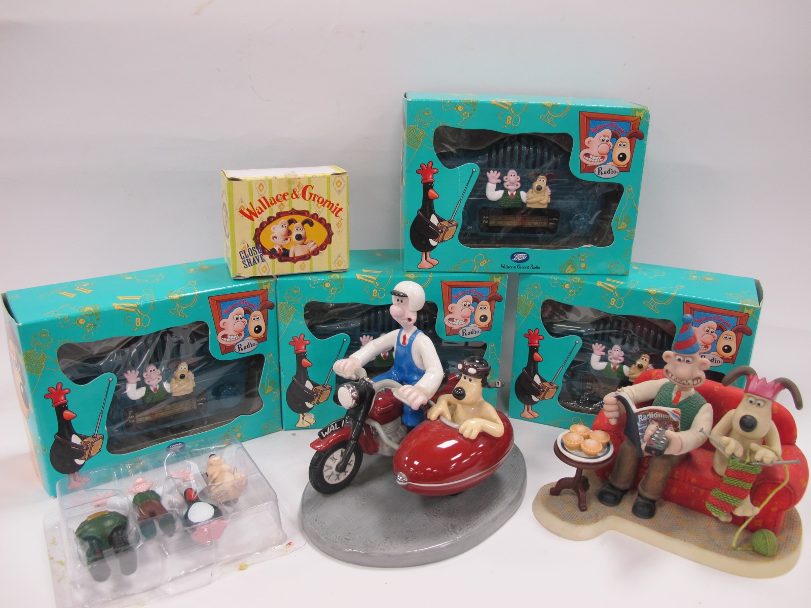Lot 1347 - Coalport Wallace & Gromit Figure 'Hold on