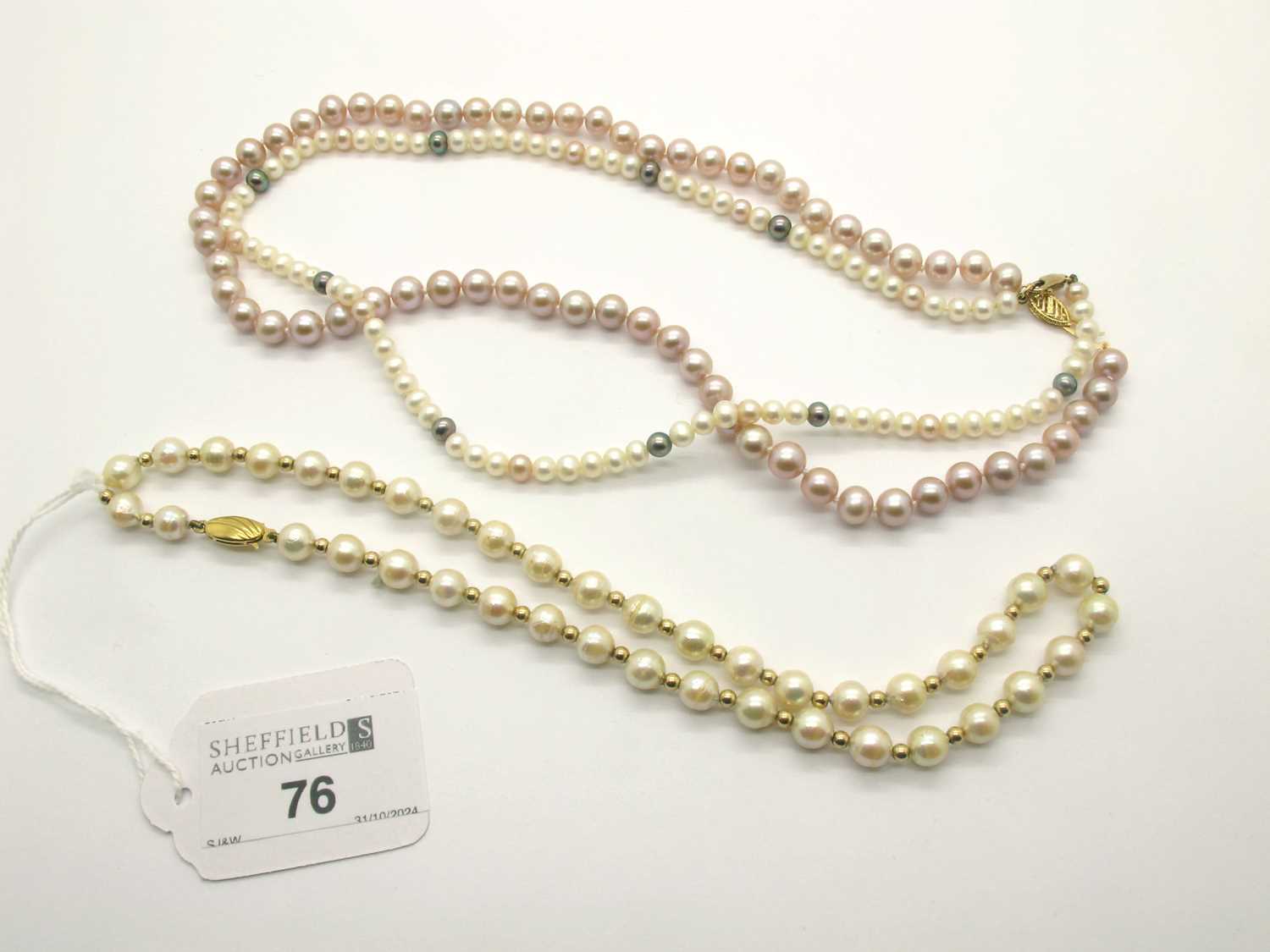 Lot 76 - A Modern Single Strand Fresh Water Pearl Bead...