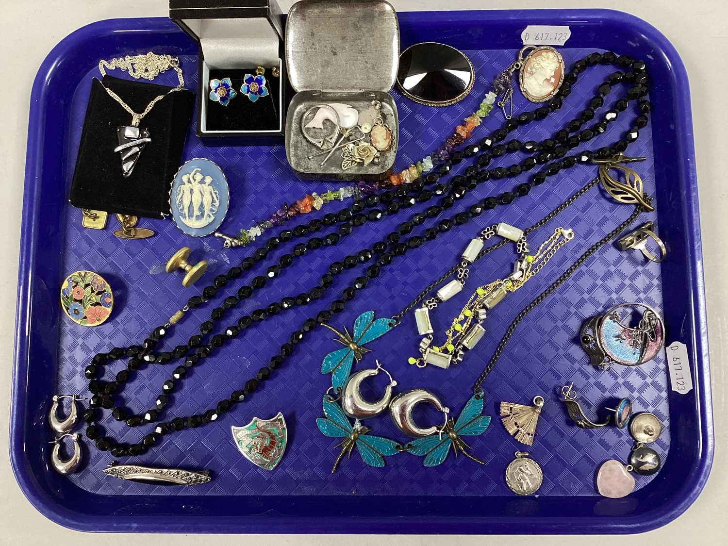 Lot 83 - An Assortment of Jewellery, to include...