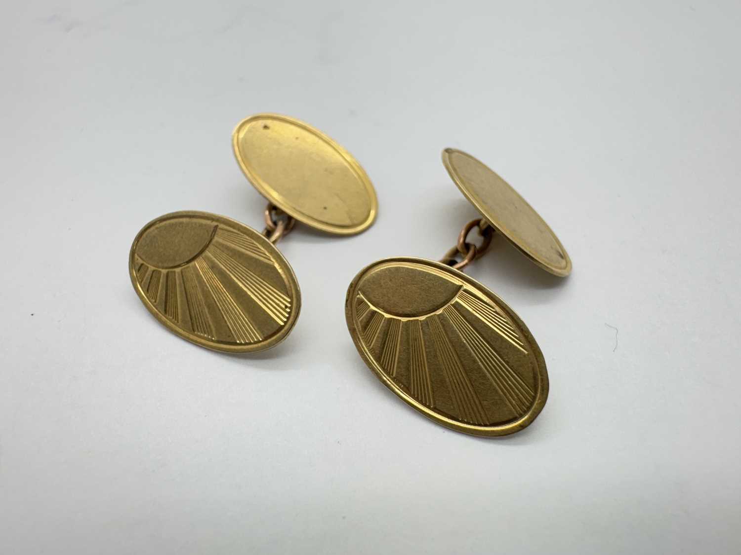 Lot 69 - A Pair of 9ct Gold Gent's Cufflinks, the oval...