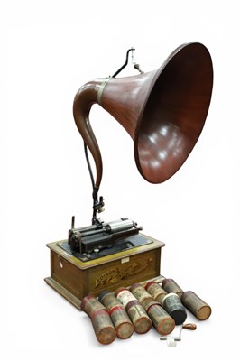 Lot 1274 - An Oak Cased Edison Triumph Phonograph, with...