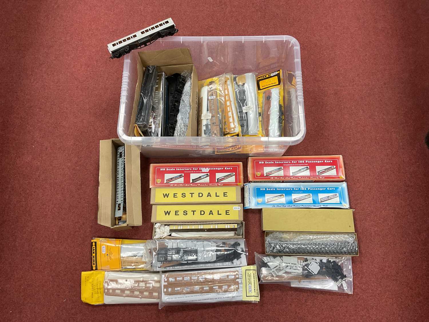 Lot 347 - A Quantity of 'OO'/'HO' Coach Kits and Spare...