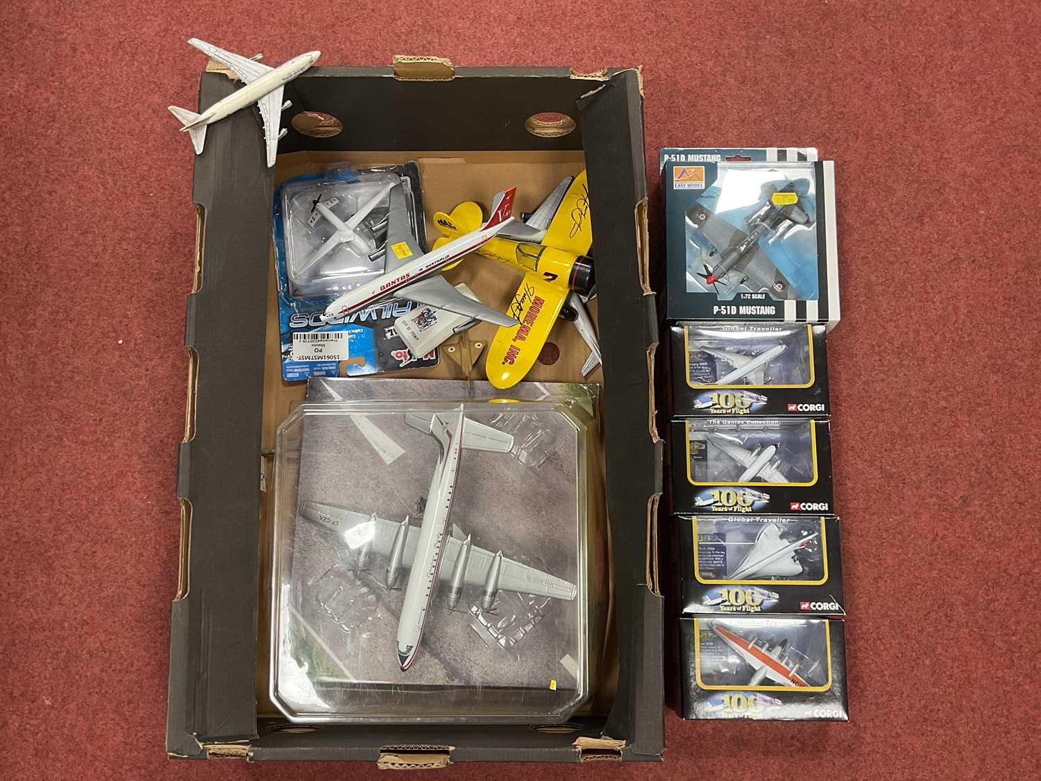 Lot 368 - A quantity of diecast and plastic model planes...