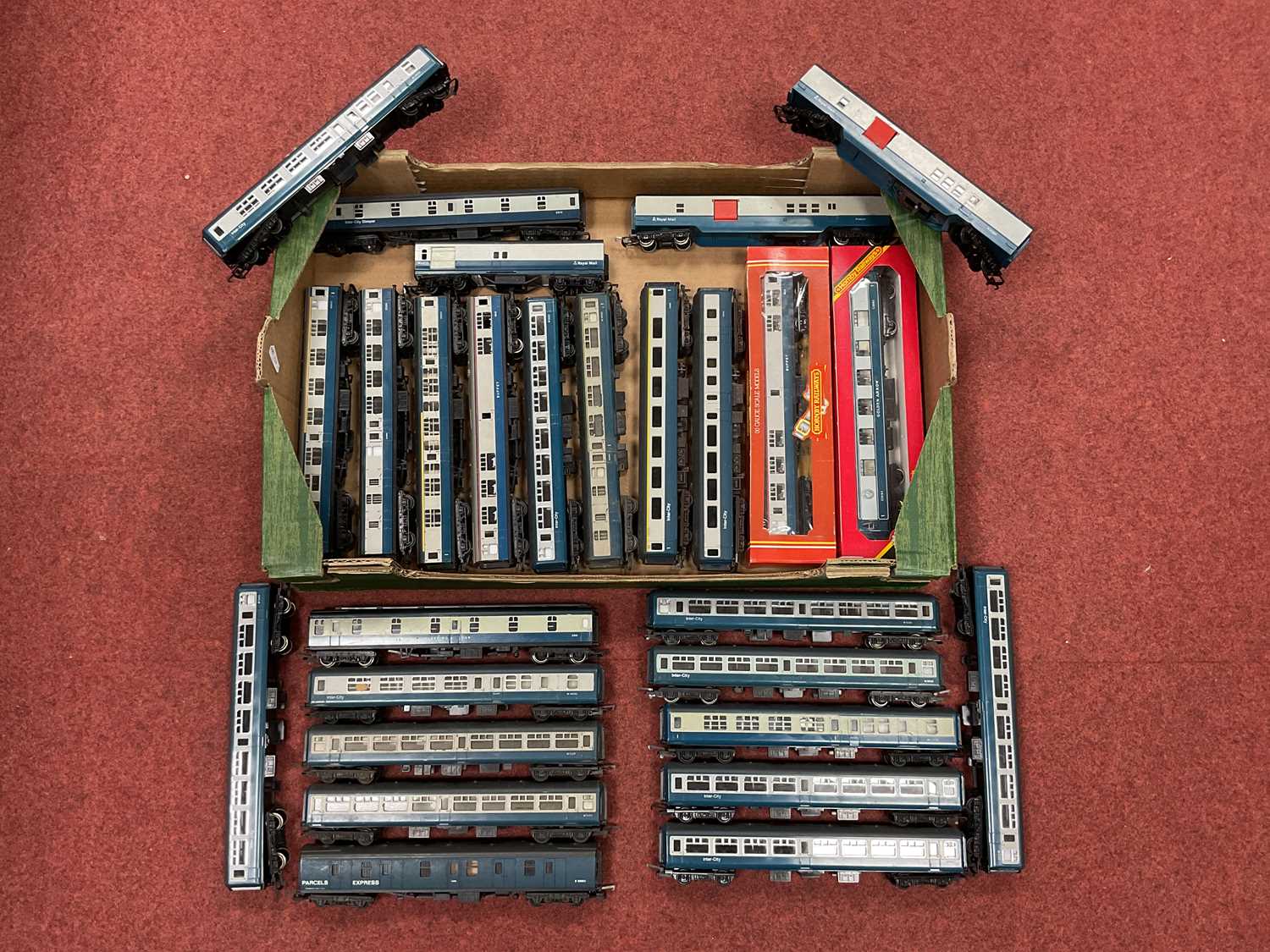 Lot 358 - Approximately twenty-seven 00 gauge blue/grey...