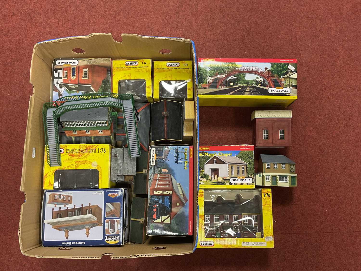 Lot 365 - A large quantity of OO gauge buildings by...