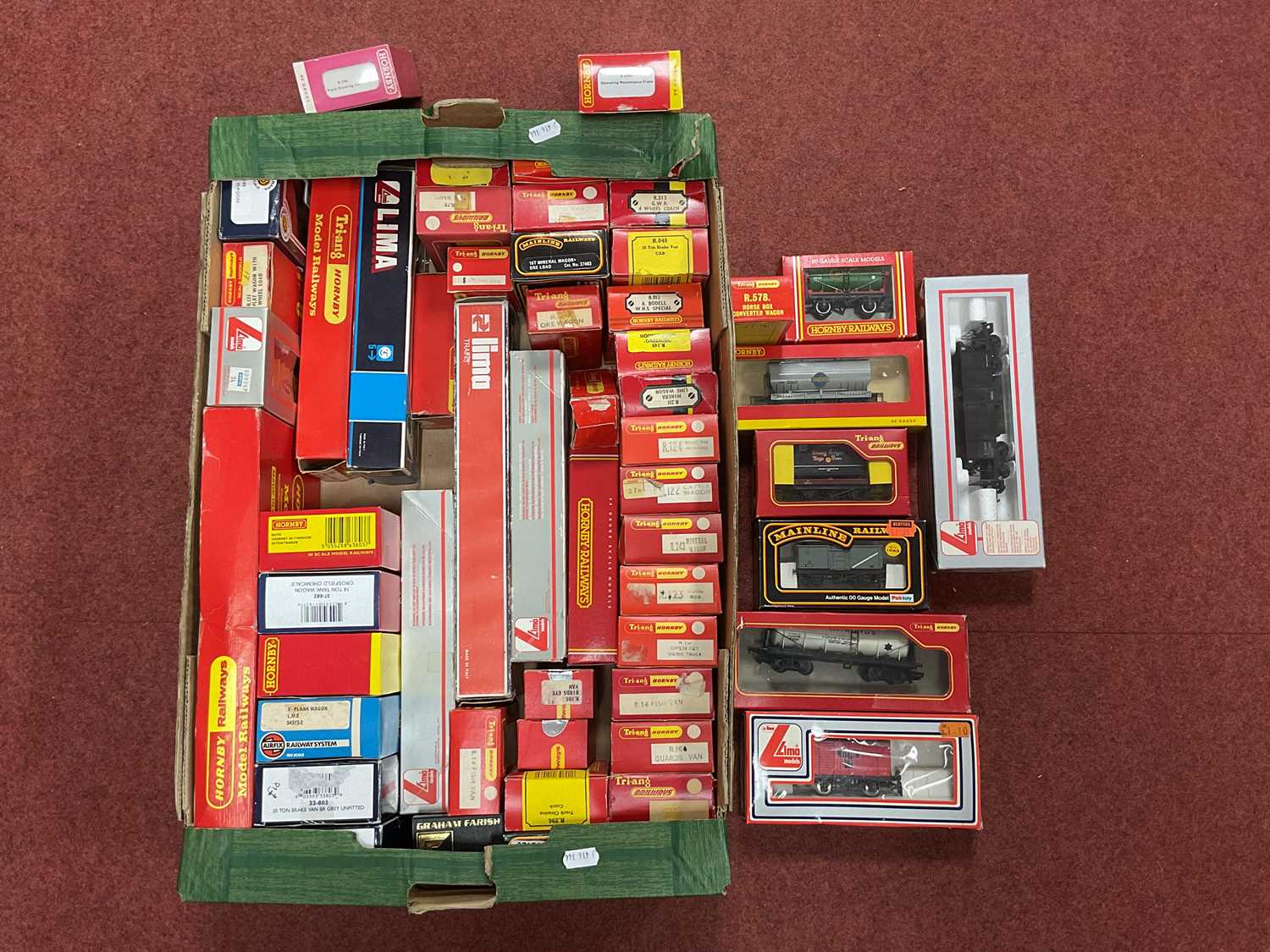 Lot 363 - Approximately forty-five boxed 00 gauge wagons...