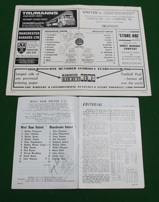 Lot 864 - Autographs - George Best, Nobby Stiles, Bobby...