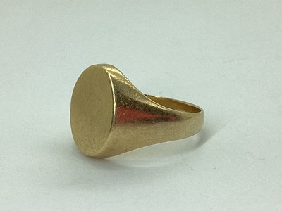 Lot 80 - A Chunky Oval Panel Signet Ring, of plain...