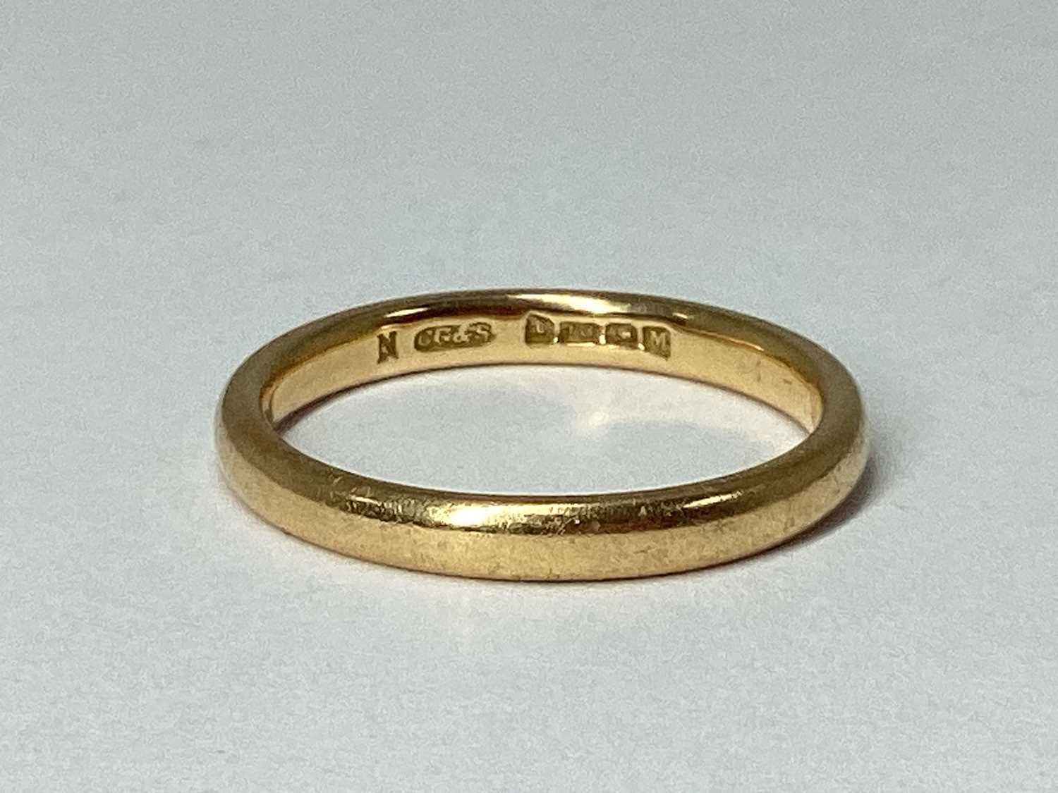 Lot 89 - An 18ct Gold Plain Wedding Band, (finger size O).