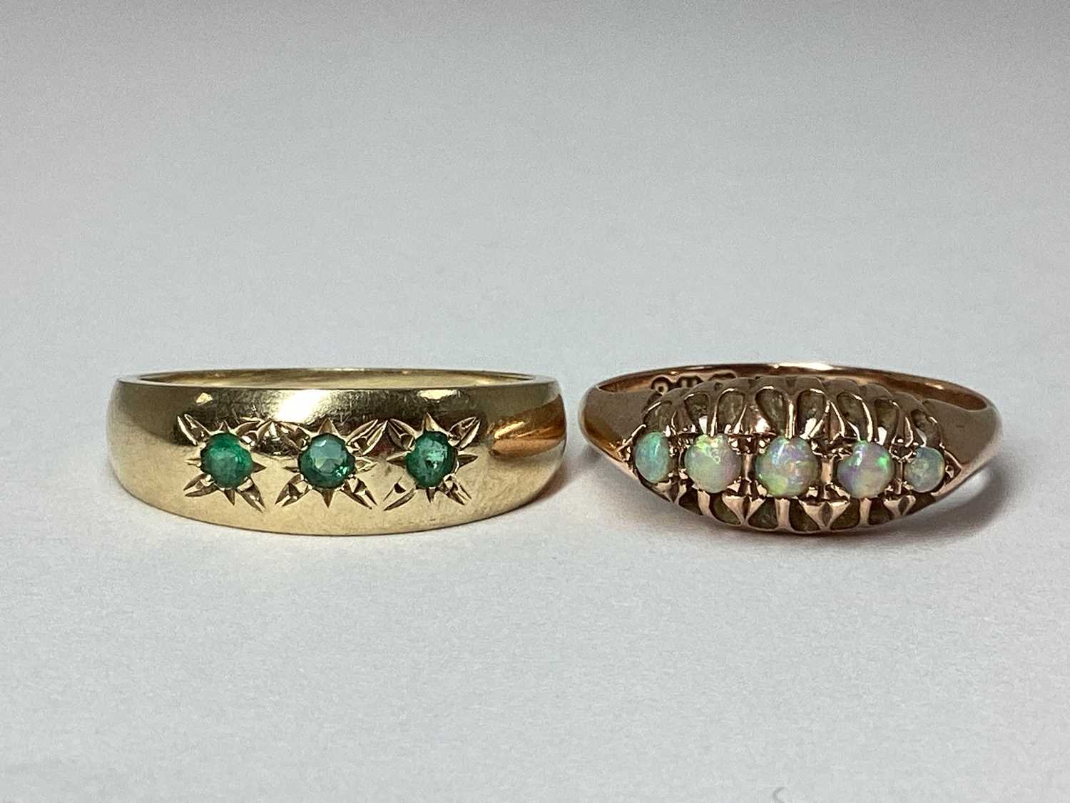 Lot 87 - A 9ct Gold Three Stone Ring, star set between...