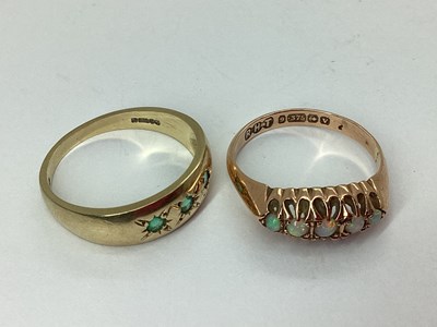 Lot 87 - A 9ct Gold Three Stone Ring, star set between...