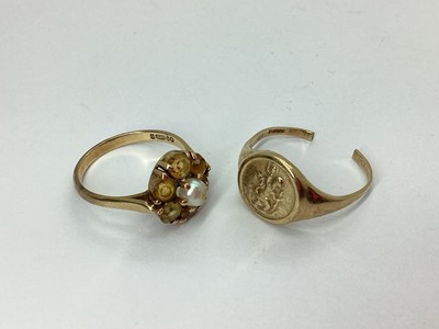 Lot 91 - A 9ct Gold Flowerhead Cluster Ring, claw set...