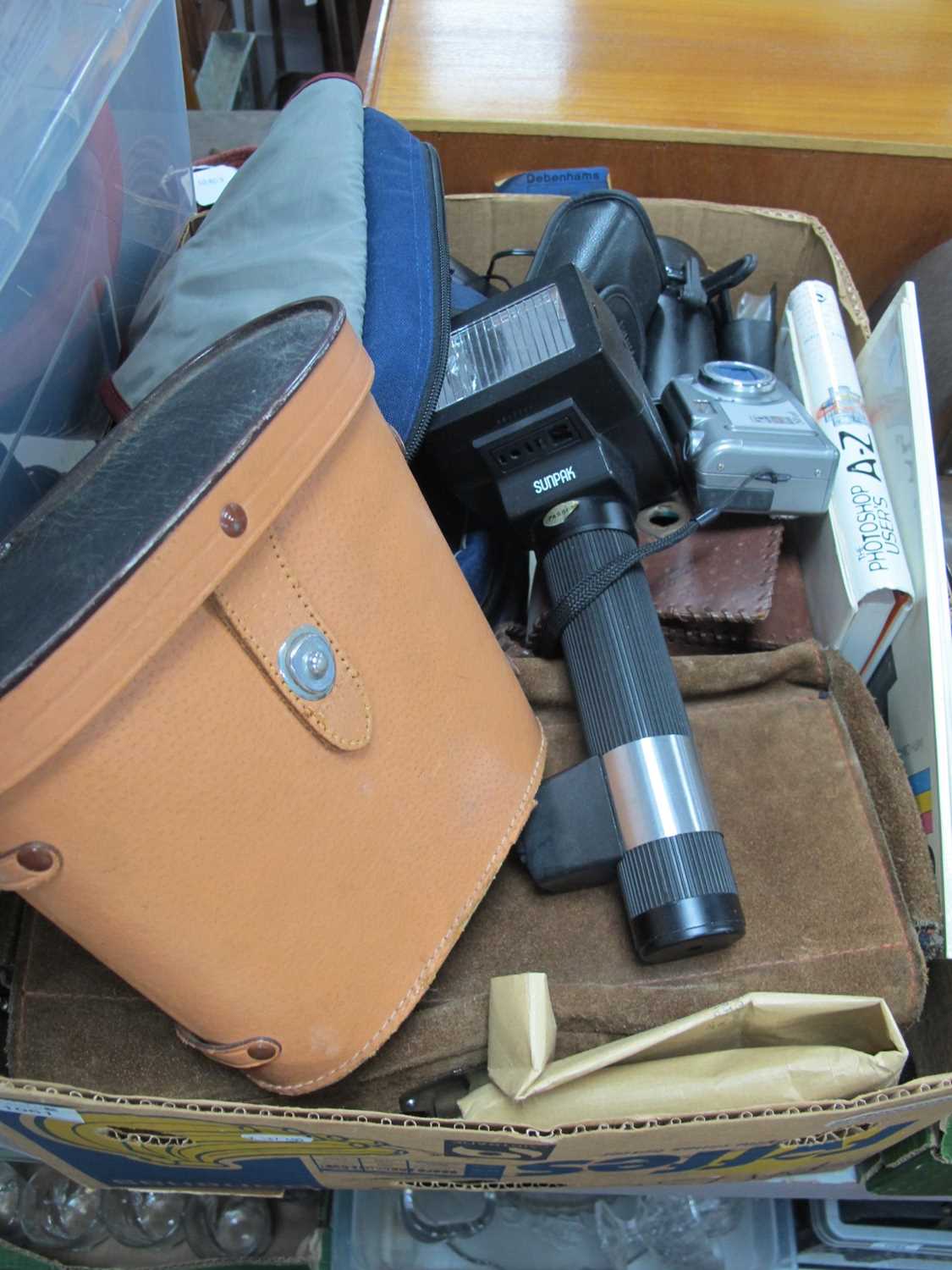Lot 1061 - Olympus Zuiko 75-150mm f/4 cased, Sirius MC 28-...