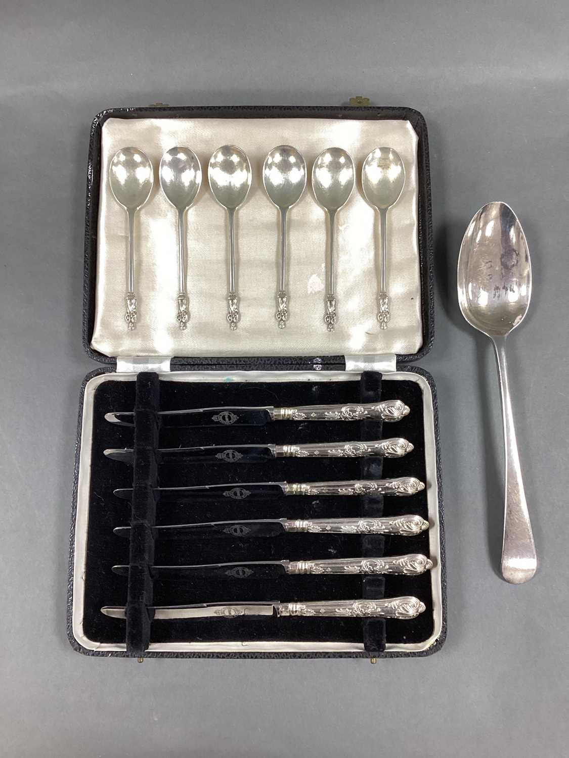 Lot 46 - A Georgian Hallmarked Silver Old English...