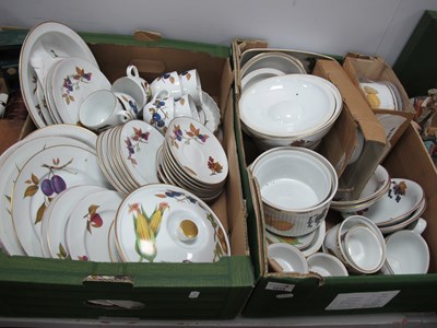 Lot 1013 - Royal Worcester 'Evesham' Oven to Table Ware...