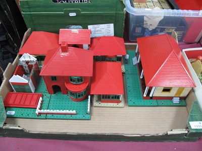 Lot 1335 - Four Circa 1950s Bayko Model Houses:- Two Trays
