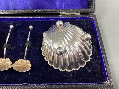 Lot 18 - A Pair of Decorative Edwardian Hallmarked...