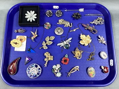 Lot 169 - A Collection of Assorted Costume Brooches,...