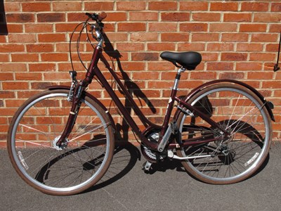 Lot 1440 - Giant Flourish Bicycle in claret.