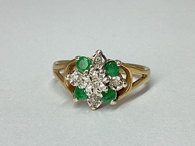 Lot 63 - A 9ct Gold Cluster Ring, of flowerhead design,...