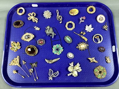 Lot 166 - A Collection of Assorted Brooches, including...