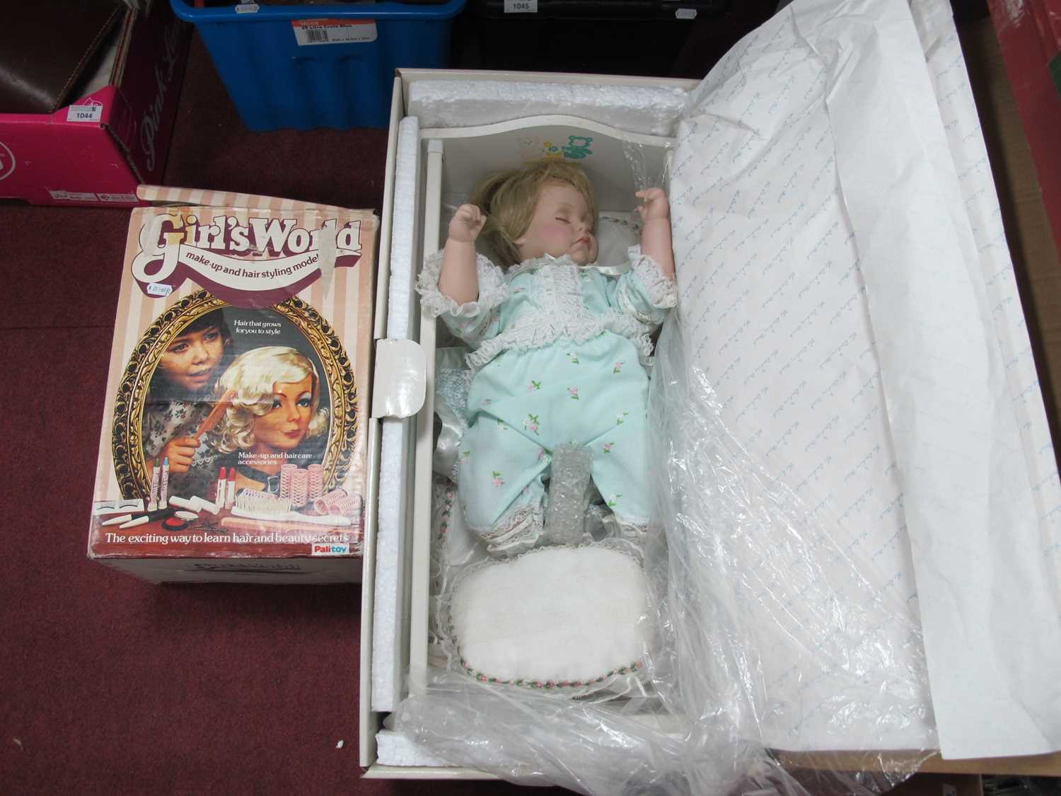 Lot 1051 - Boxed dolls, including Danbury Mint “Sweet...