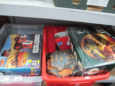 Lot 1078 - Mixed vintage building toys, including large...