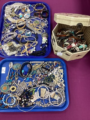 Lot 163 - A Mixed Lot of Assorted Costume Jewellery,...