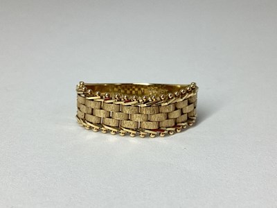 Lot 70 - QVC; A 14ct Gold Flexible Chain Link Ring, of...