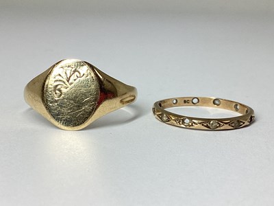 Lot 62 - A 9ct Gold Signet Ring, the oval panel...