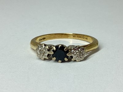 Lot 78 - An 18ct Gold Three Stone Ring, alternate...