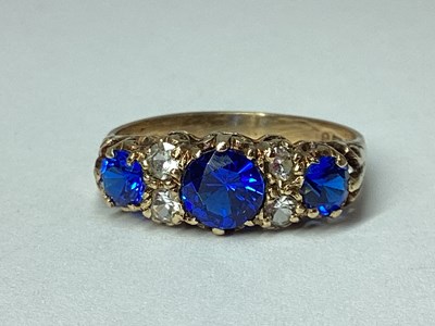 Lot 54 - A 9ct Gold Dress Ring, alternate graduated...