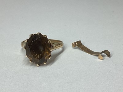 Lot 102 - A 9ct Gold Single Stone Ring, oval claw set,...