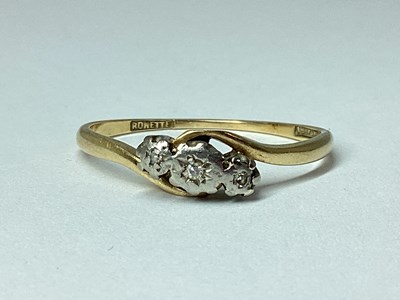 Lot 75 - An Illusion Set Three Stone Ring, of crossover...