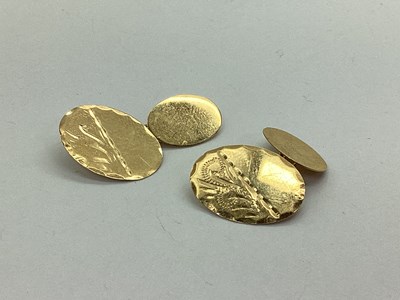 Lot 208 - A Pair of 9ct Gold Gent's Cufflinks, the large...