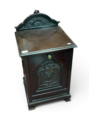 Lot 1532 - Edwardian Mahogany Purdonium with a shaped...
