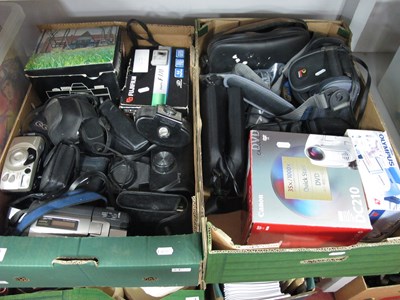 Lot 1019 - Mixed cameras, including digital and film...