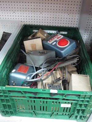 Lot 1157 - Vintage model railway equipment, including Tri-...